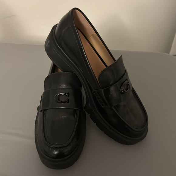 Black plataform loafers. Brand: Coach. Never used - Picture 3 of 4